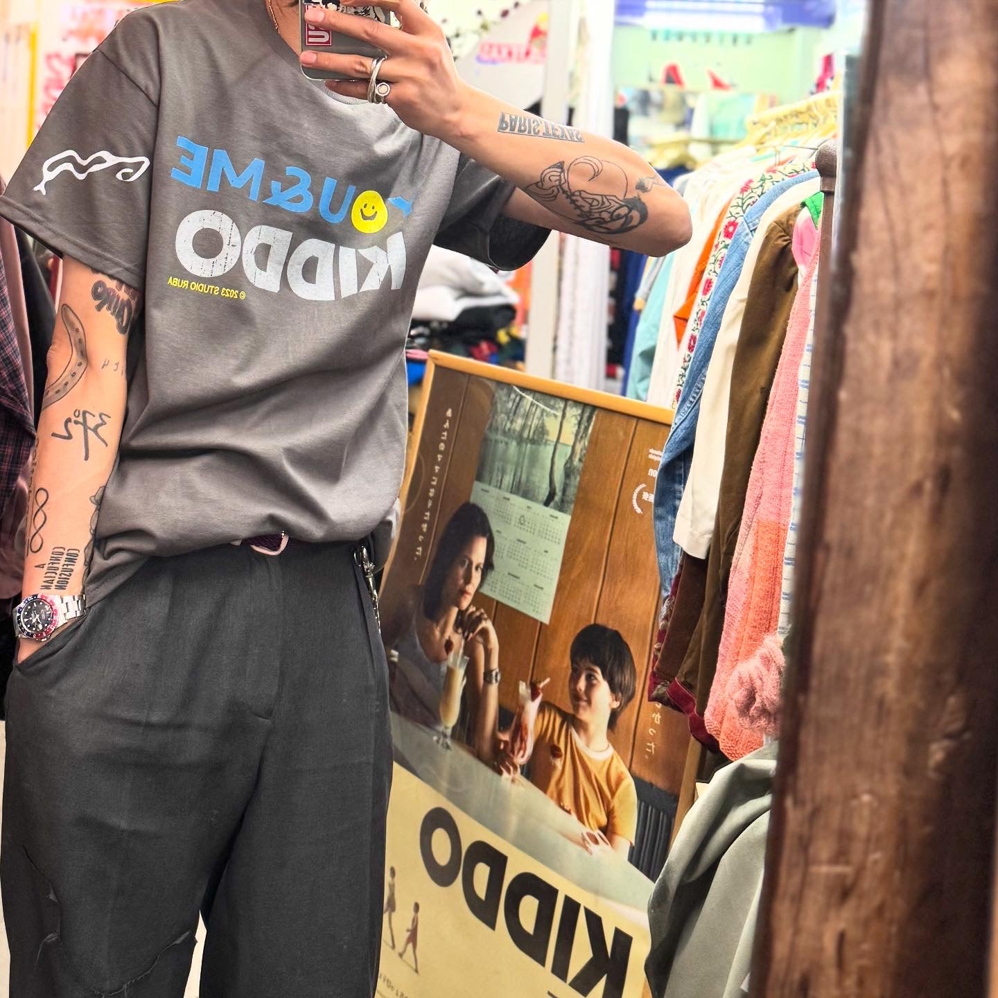 × KIDDO / Y☺︎U & ME T-shirt ~CHARCOAL 【SCENE0】