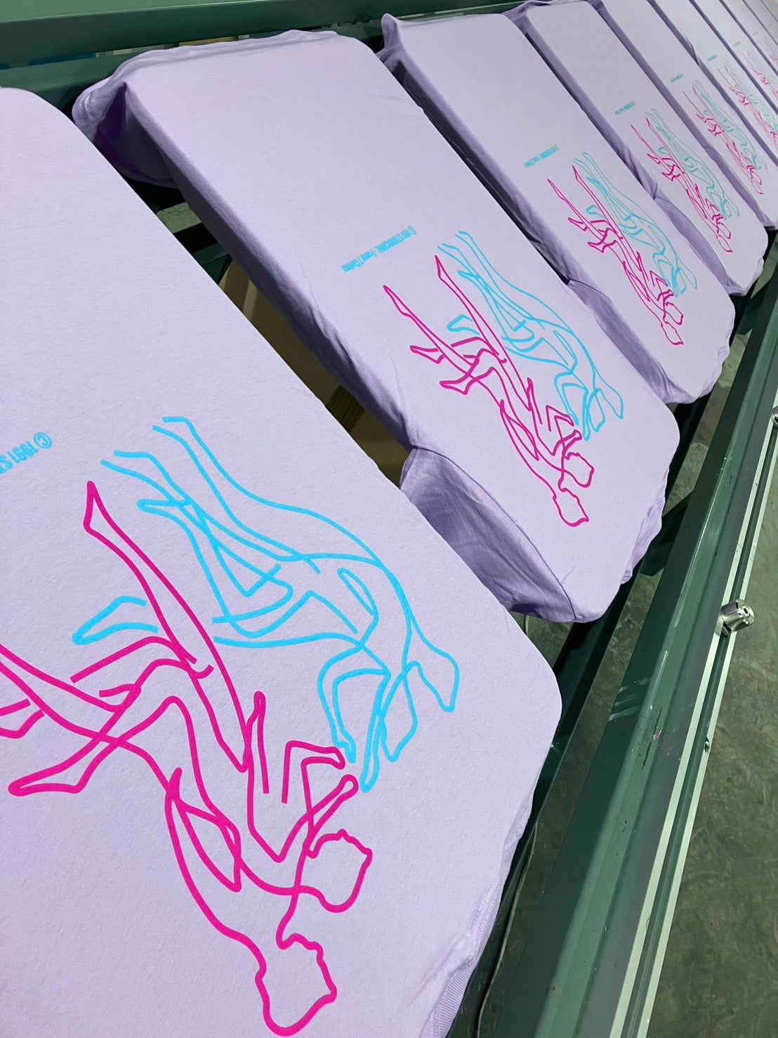 【Les Amants du Pont-Neuf】Les Amants du Pont-Neuf T-shirt (Title&Neon)/L.PURPLE【SCENE0】