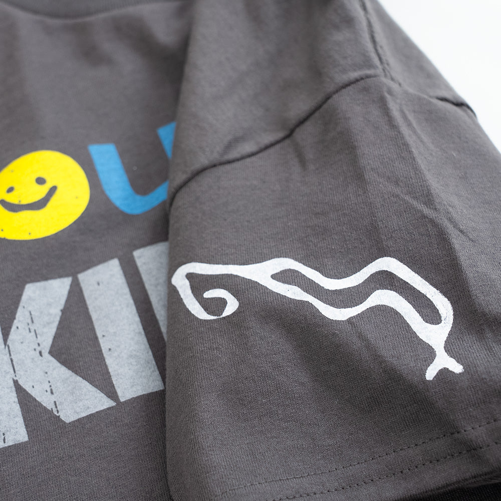 × KIDDO / Y☺︎U & ME T-shirt ~CHARCOAL 【SCENE0】